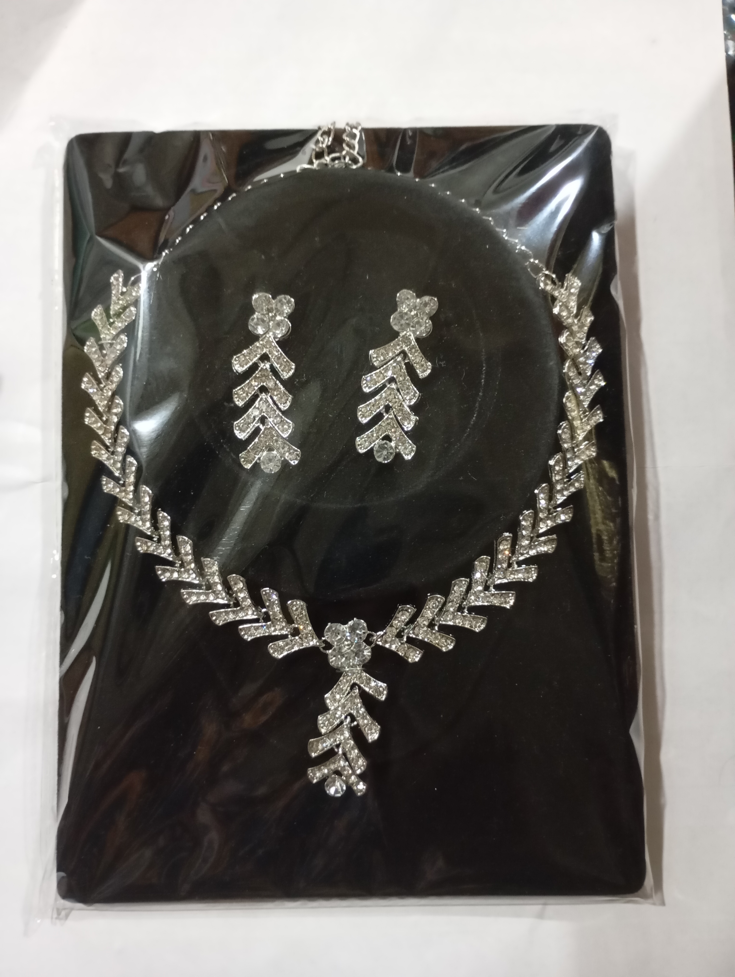 White Diamond Necklace Set